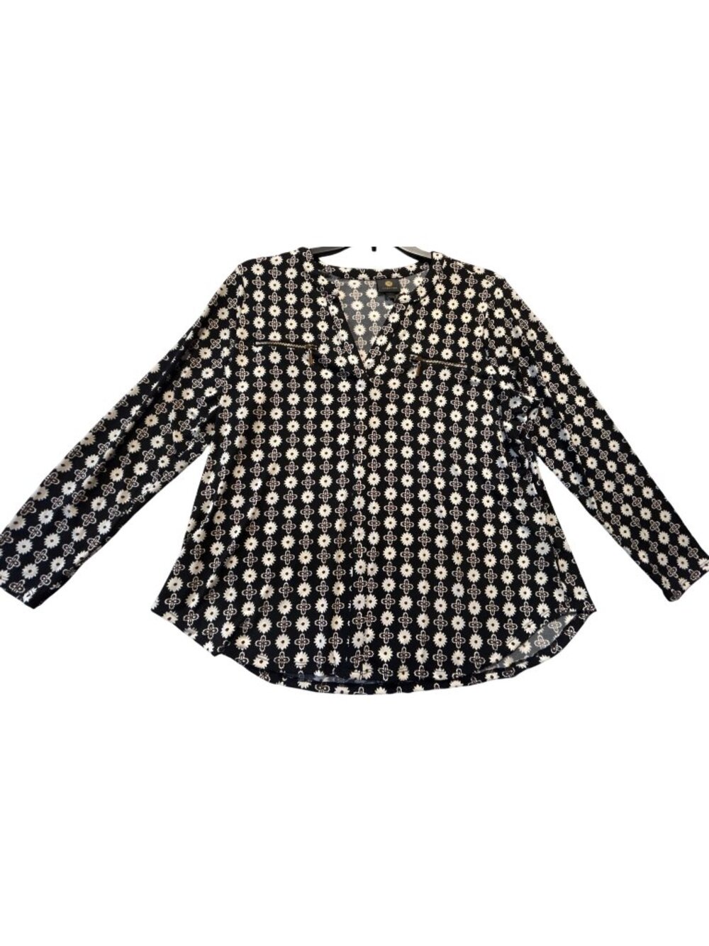 JM Collection Plus Size 1X Black & White Floral Long Sleeve Knit Top With Front